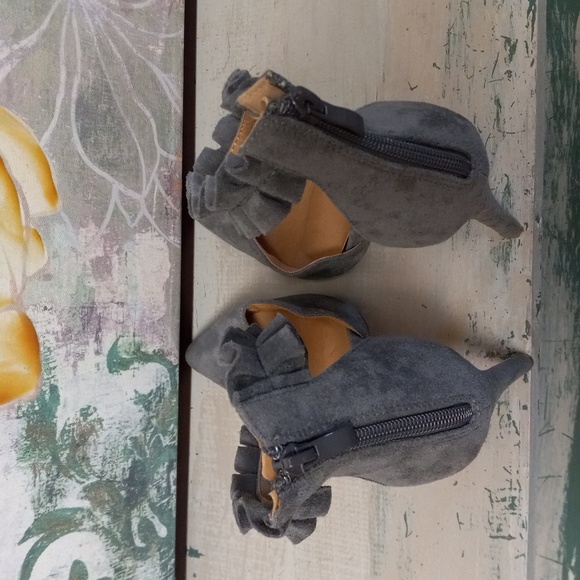 Charlotte Russe Gray, Pointed Toe, Ruffle Strap, Zip Back Heels - Picture 13 of 15